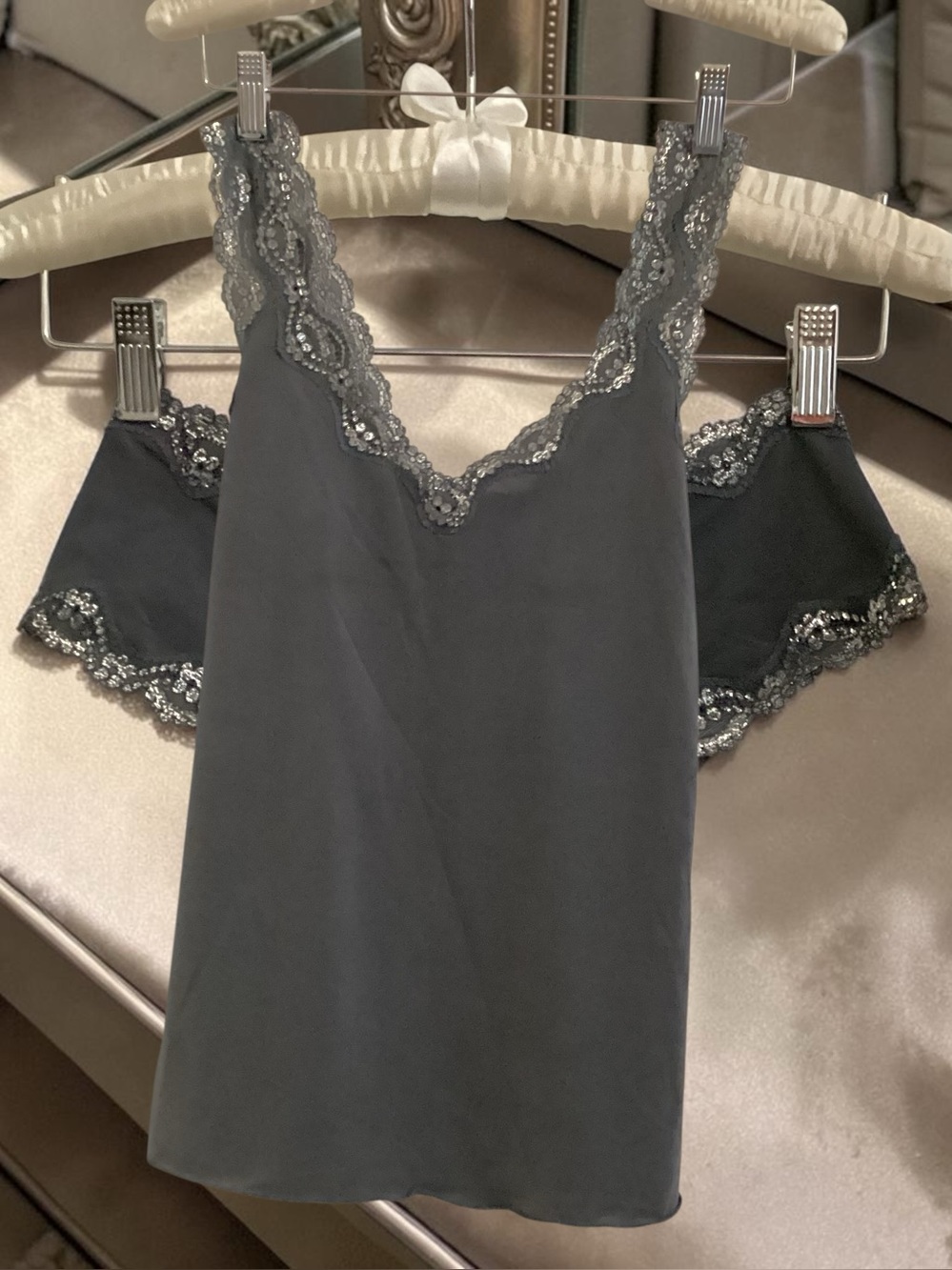 Honeydew Intimates MED NWOT Gray Lace Cami & Cheeky Panty Set